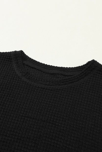 Schwarzes Oversize-Oberteil mit hohen Schlitzen und Waffelstrick