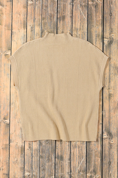 Haferflockenfarbener Rippstrickpullover mit aufgesetzten Taschen und kurzen Ärmeln