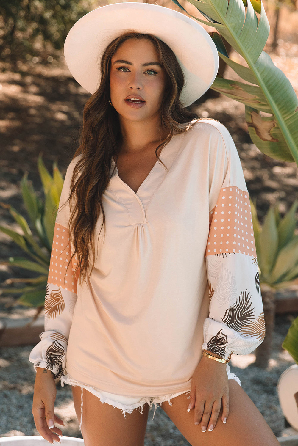 Jet Stream – Lockere Bluse mit Palmenblättern und Punkten, Puffärmeln, Patchwork, V-Ausschnitt