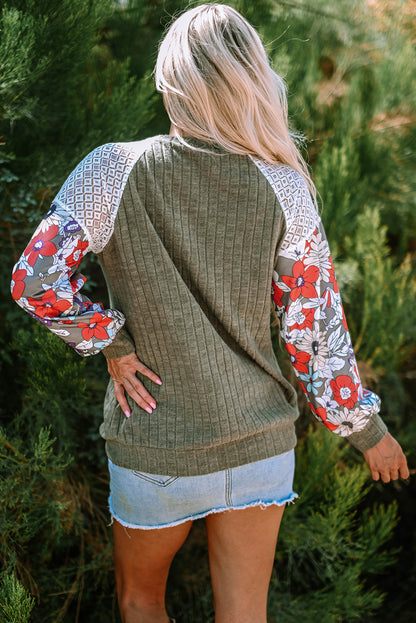 Laurel Green – Langärmlige, gerippte Bluse mit Blumen-Patchwork
