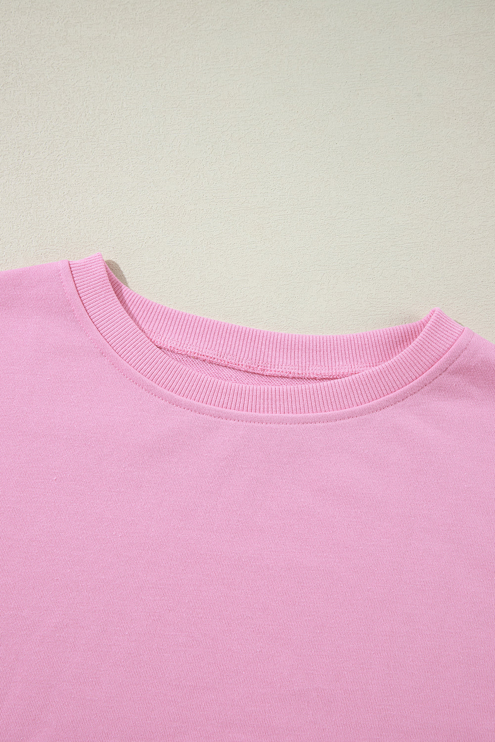 Bonbon – Sweatshirt mit Rundhalsausschnitt und sichtbaren Seitenschlitzen in Farbblock-Optik