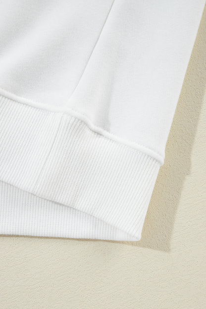 Weißes, lockeres Sweatshirt mit überschnittener Schulter und amerikanischer Flagge