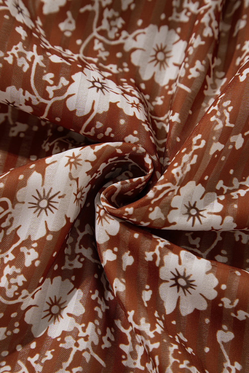 Braunes Boho-Minikleid mit Blumenmuster, Rüschen und Puffärmeln sowie V-Ausschnitt