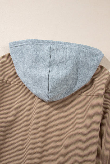 Hellkhakifarbene Cordjacke mit Kapuze, Kordelzug und Taschen