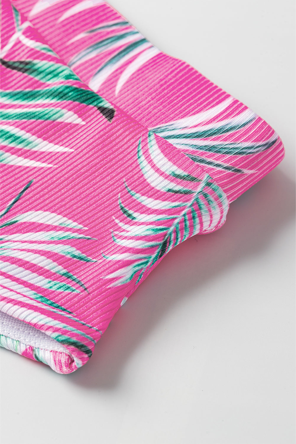 Strukturiertes Bikinihöschen mit tropischem Print in Rose