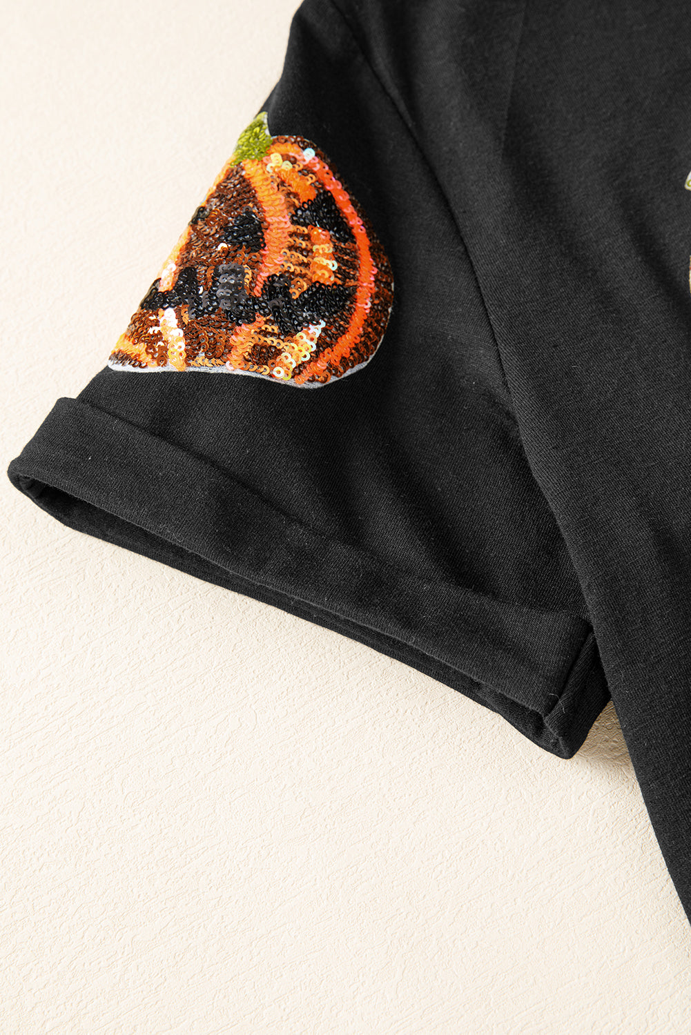 Schwarzes Pailletten-Kürbisgesicht-Halloween-T-Shirt