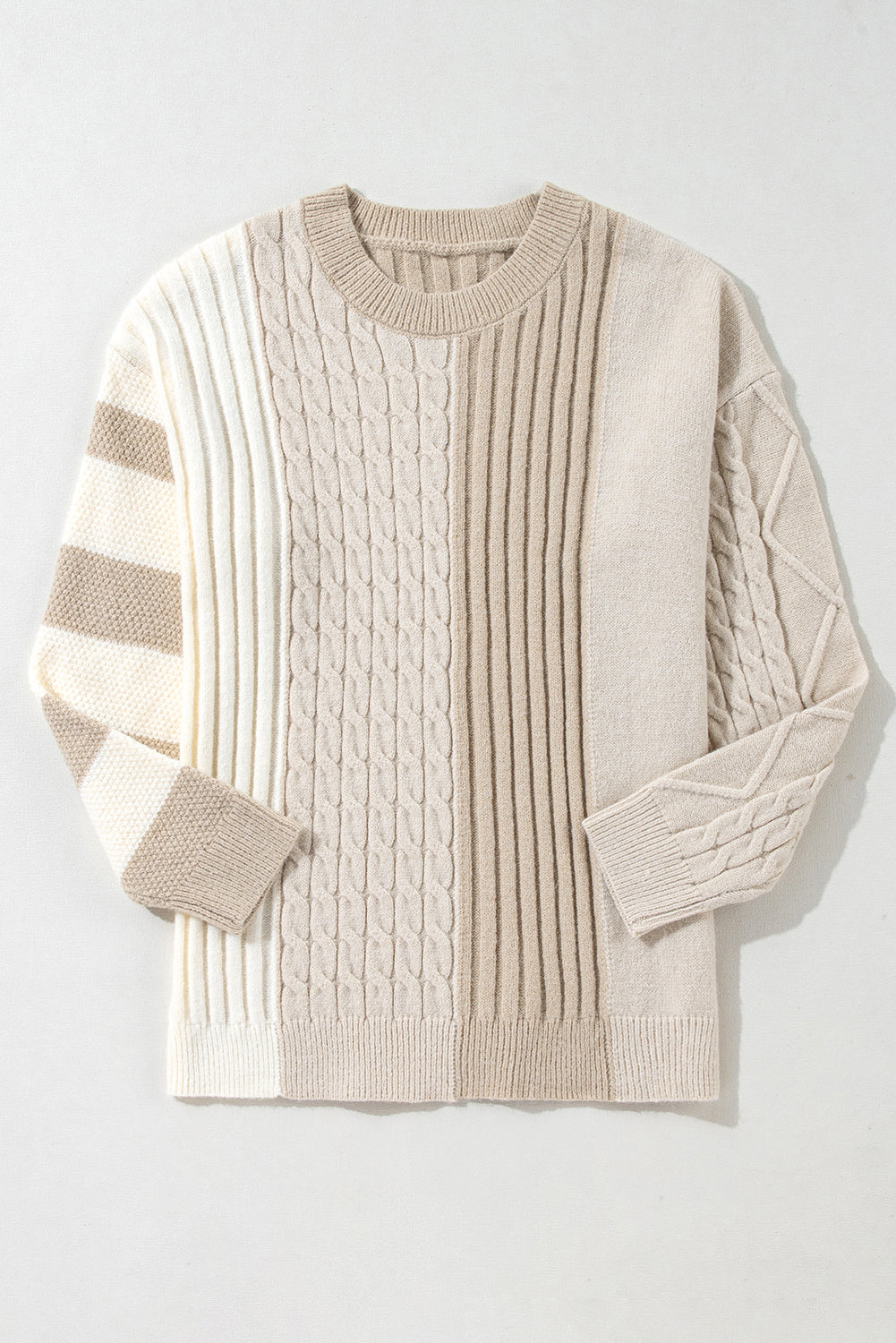 Khakifarbener Pullover mit Zopfmuster und Colorblock-Muster, Rundhalsausschnitt und überschnittener Schulter