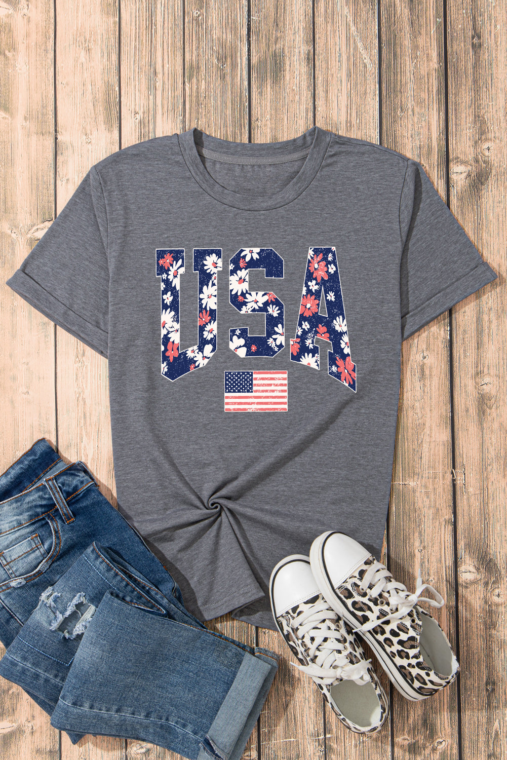 Graues, blühendes T-Shirt mit USA-Flaggen-Print