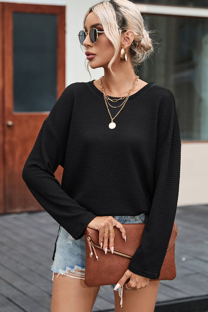 Schwarzes Oversize-Oberteil mit hohen Schlitzen und Waffelstrick