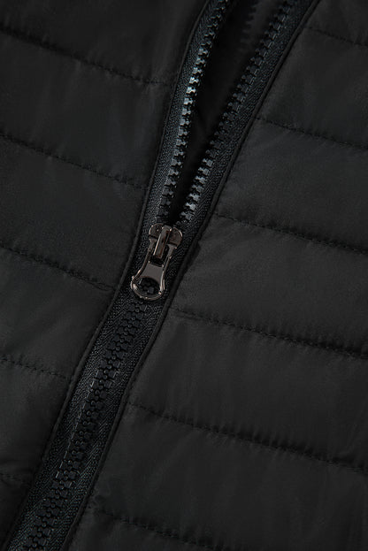 Schwarze, einfarbige Steppjacke mit Reißverschluss