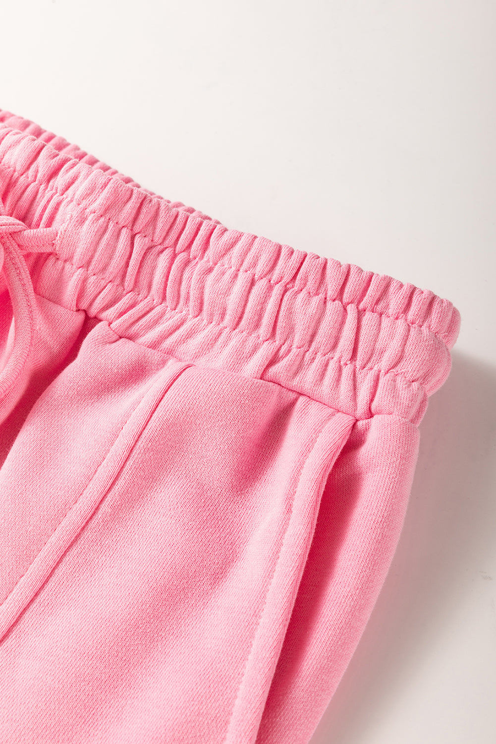 Set aus einfarbigem Patchwork-Pullover-Oberteil und Cargohose in Sachet-Rosa