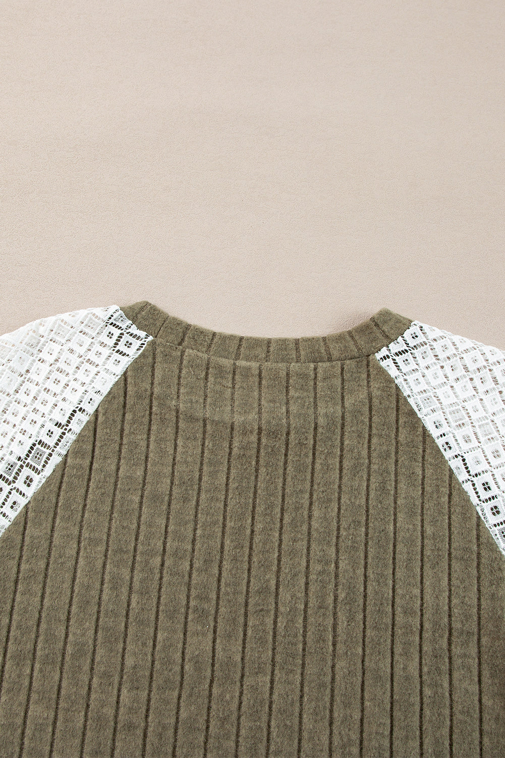 Vineyard Green – Bluse mit strukturiertem Patchwork-Blumenmuster und Raglanärmeln in Übergröße