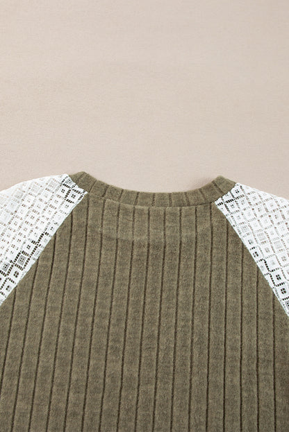 Vineyard Green – Bluse mit strukturiertem Patchwork-Blumenmuster und Raglanärmeln in Übergröße