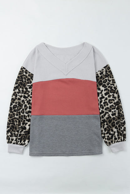 Feuerrotes, wildes Leoparden-Colorblock-Waffelstrick-Oberteil mit kontrastierenden Ärmeln