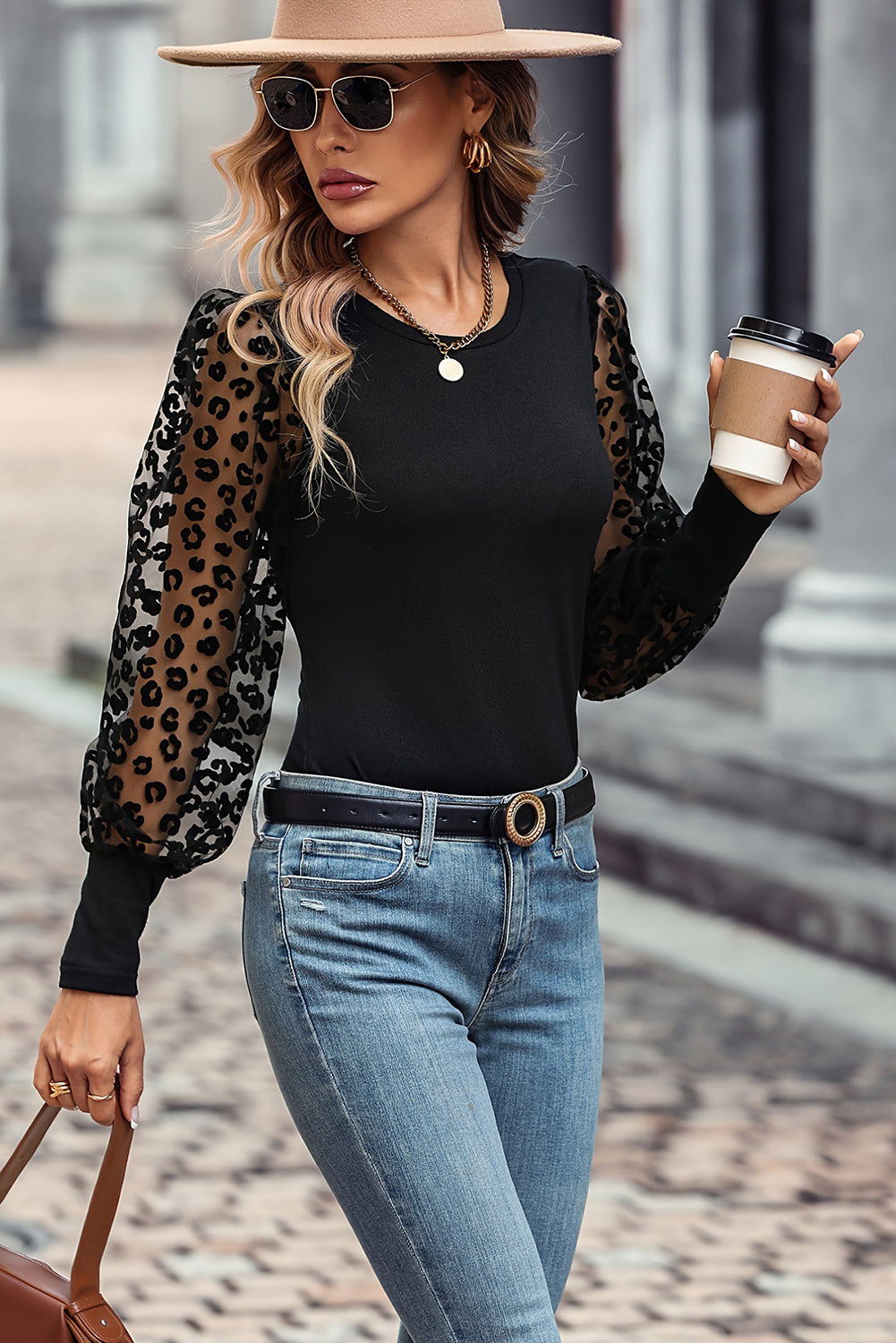 Schwarzes Slim Fit-Top mit Leopardenmuster und Puffärmeln im Patchwork-Stil aus Netzstoff
