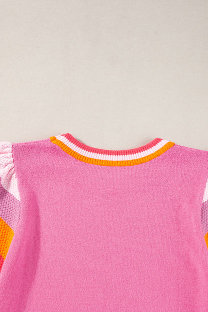 Hellrosa Strickpullover-T-Shirt mit kontrastierenden Flatterärmeln