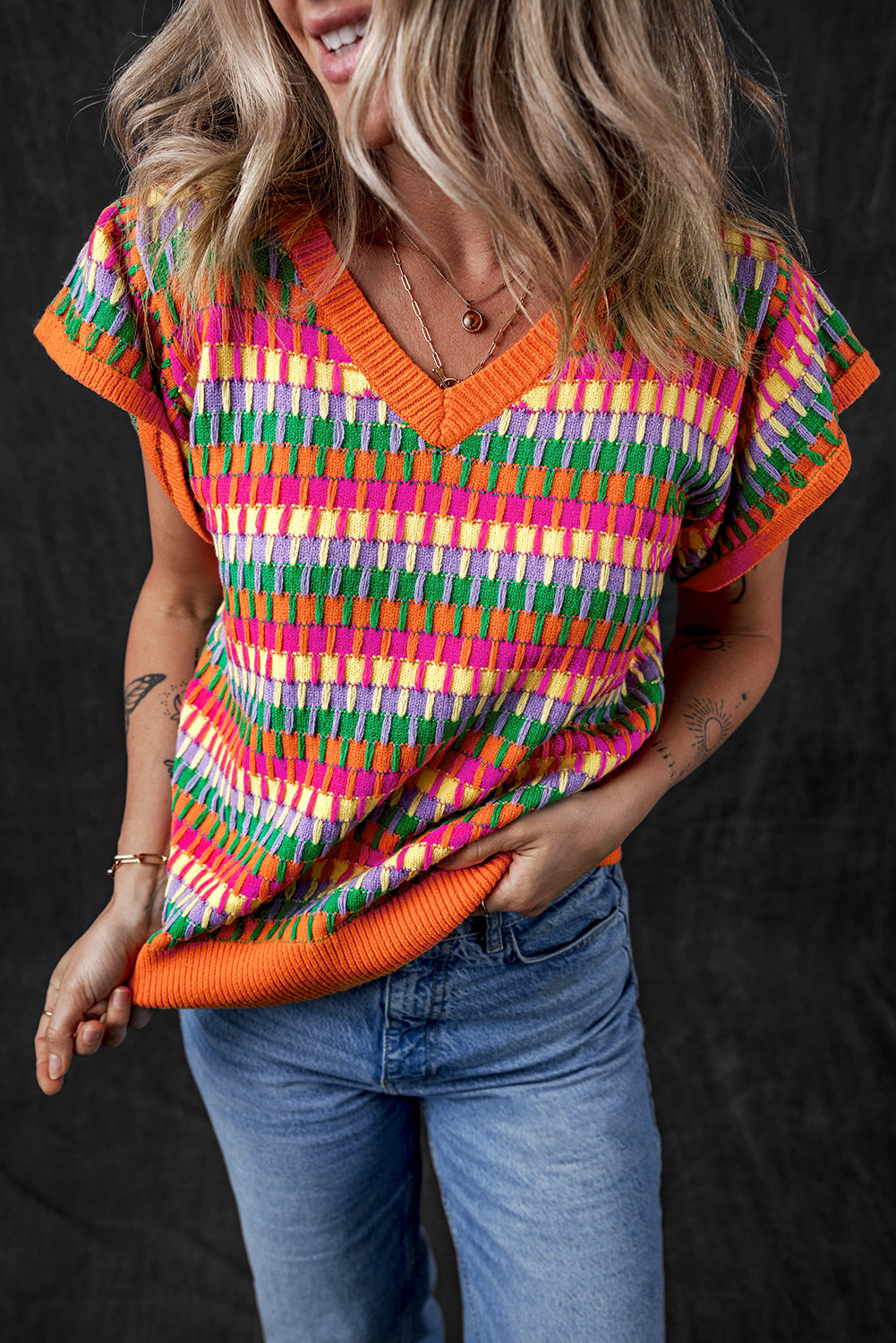 Orangefarbenes, mehrfarbiges Strickpullover-Oberteil mit Flatterärmeln
