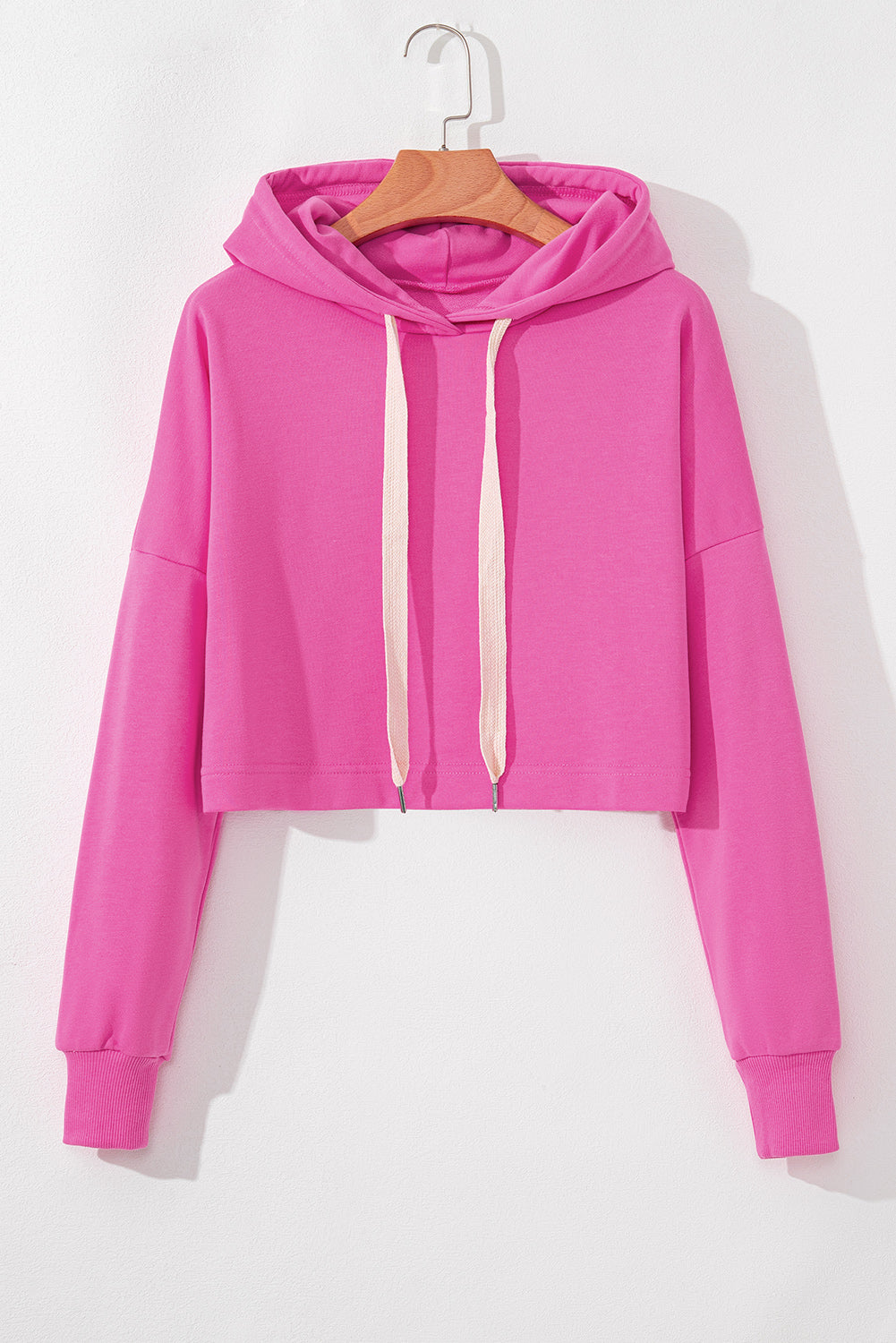 Sachet – Rosafarbener, einfarbiger, kurzer Hoodie mit überschnittener Schulterpartie und Kordelzug
