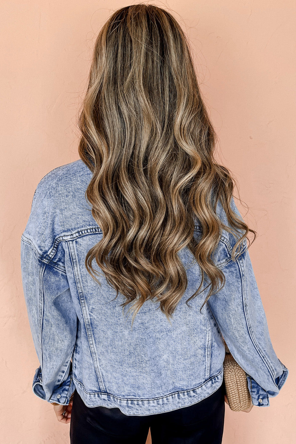 Beau Blue – Jeansjacke mit verwaschenen Pattentaschen im Vintage-Stil