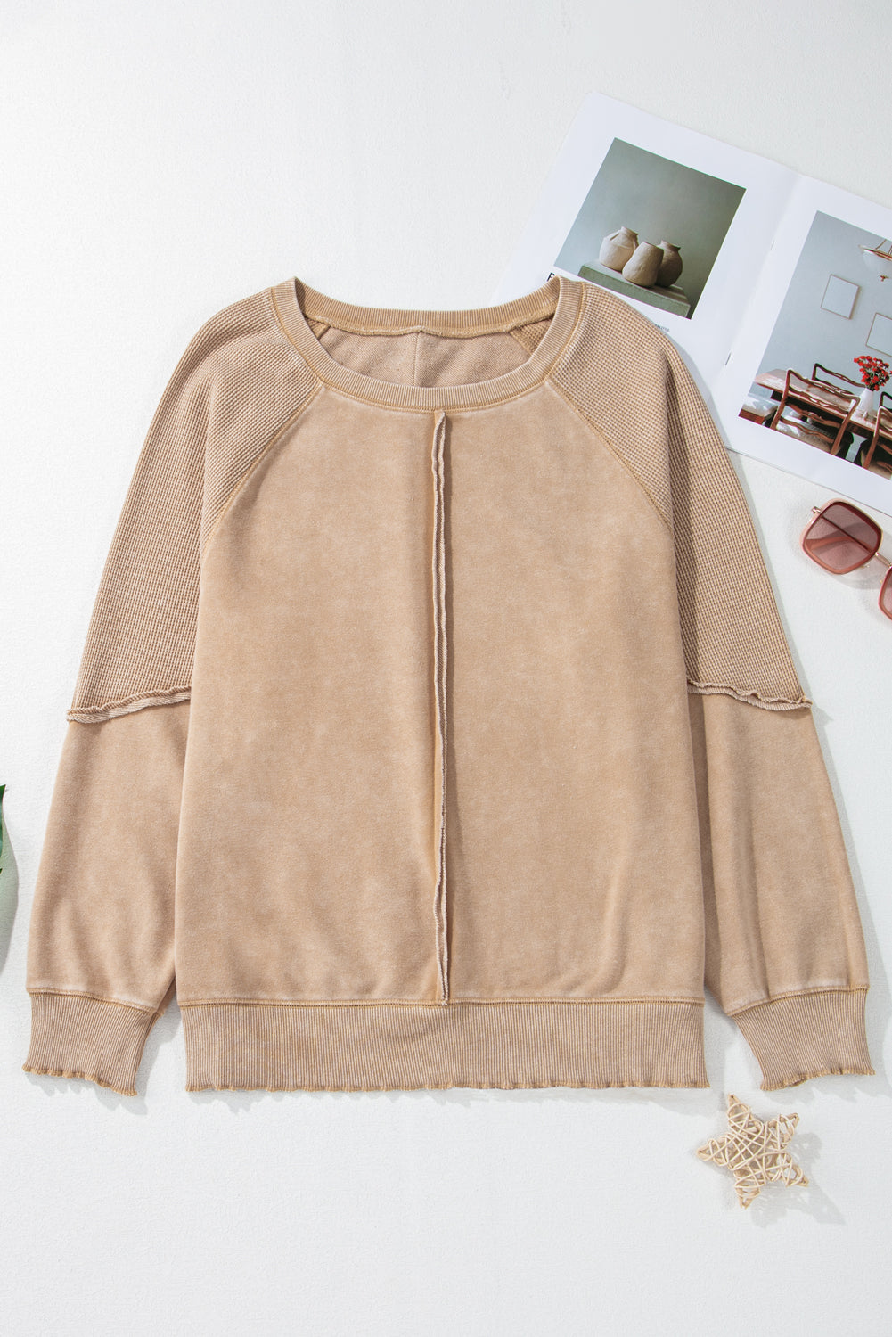 Helles, französisches Beige, einfarbiges Waffelstrick-Patchwork-Sweatshirt mit Raglanärmeln