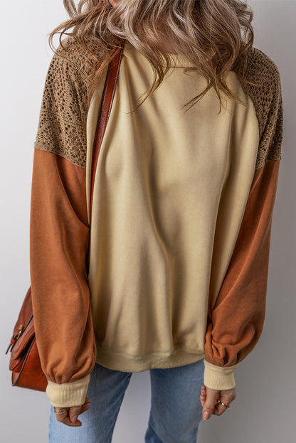 Khakifarbenes Sweatshirt mit Patchwork-Farbblock und überschnittener Schulterpartie aus Spitze