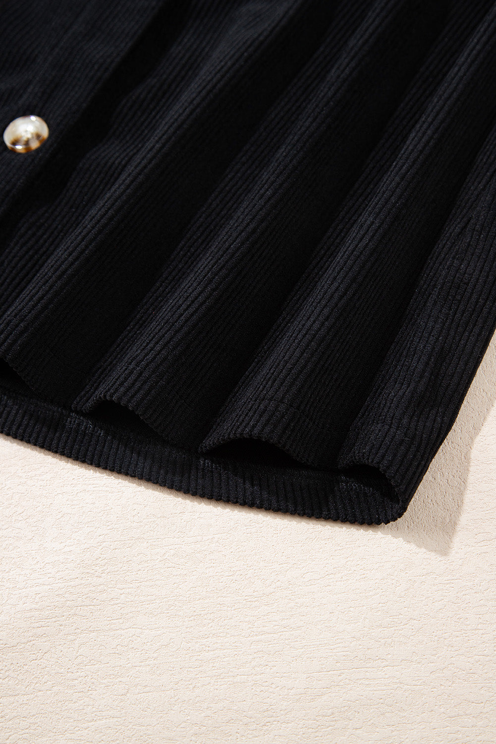 Schwarze Cordjacke mit Kapuze, Kordelzug und Taschen