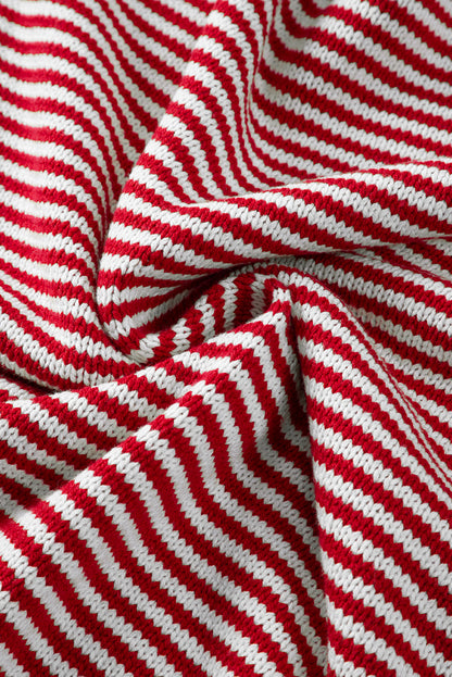 Rot gestreifter Pullover mit geometrisch strukturierter, überschnittener Schulter