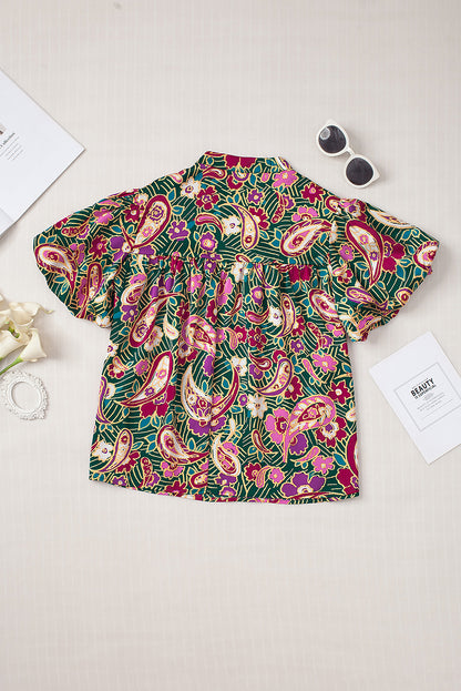 Grüne Paisley-Bluse mit V-Ausschnitt und kurzen Puffärmeln