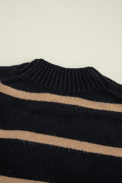 Schwarz gestreifte, lockere Strickjacke mit V-Ausschnitt und überschnittenen Schultern