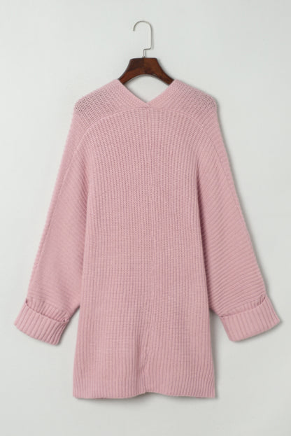 Rosafarbener Oversize-Strickpullover mit umgeschlagenen Ärmeln