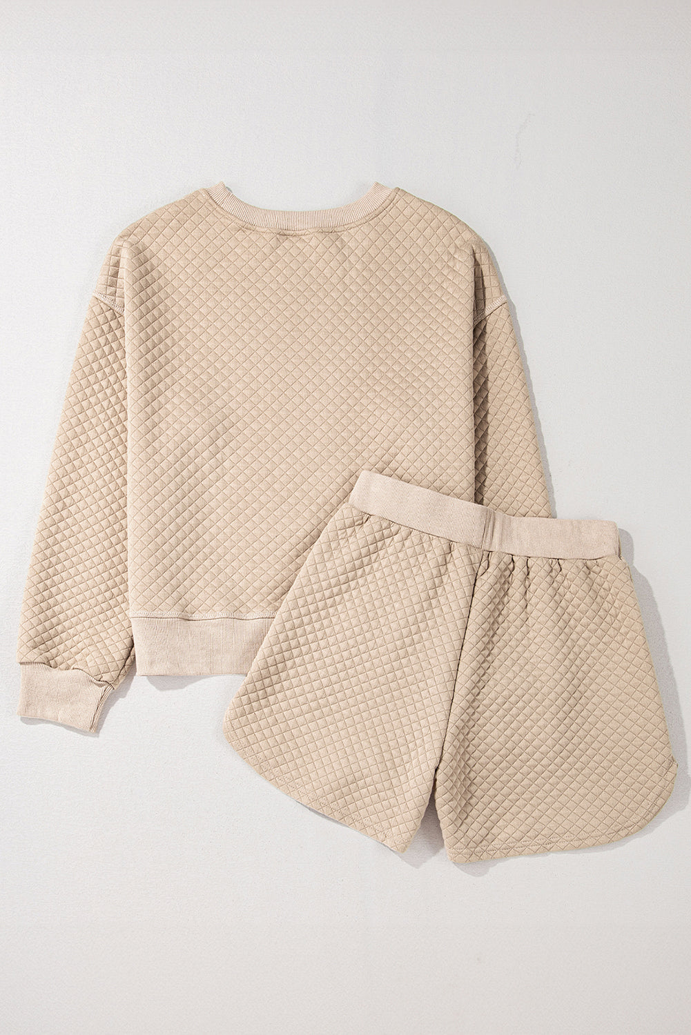 Parchment – Einfarbiges, gestepptes Langarm-Top und Shorts-Set