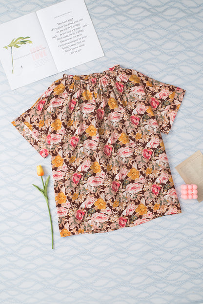 Rosa Bluse mit Blumenmuster und Ballonsaum und Schlitz am Ausschnitt