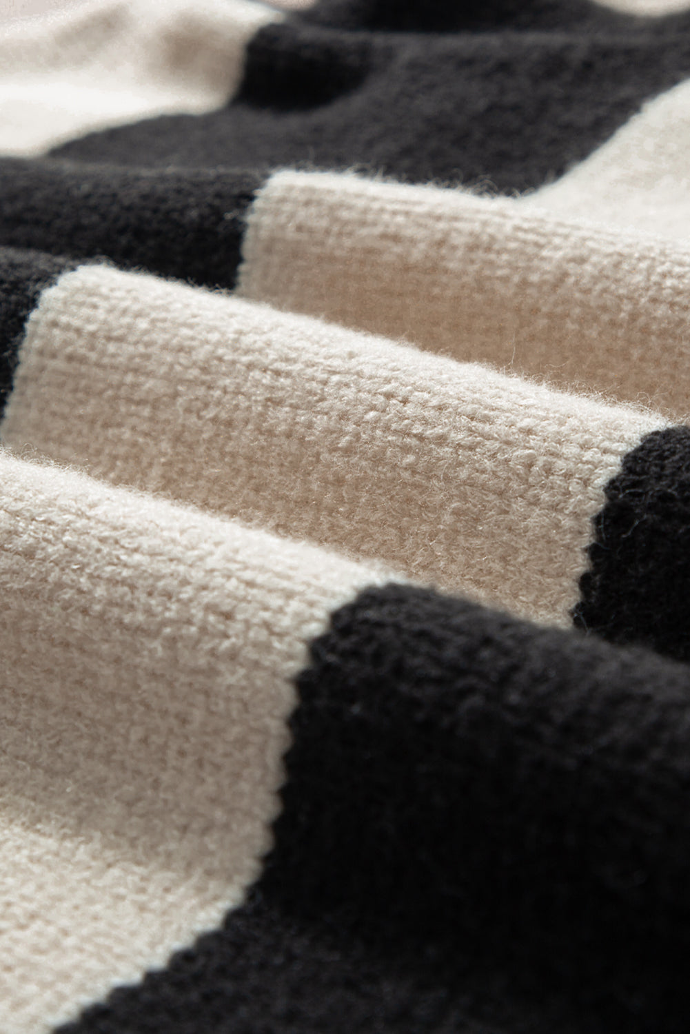 Lockerer Pullover im Jet Stream-Farbblock-Design