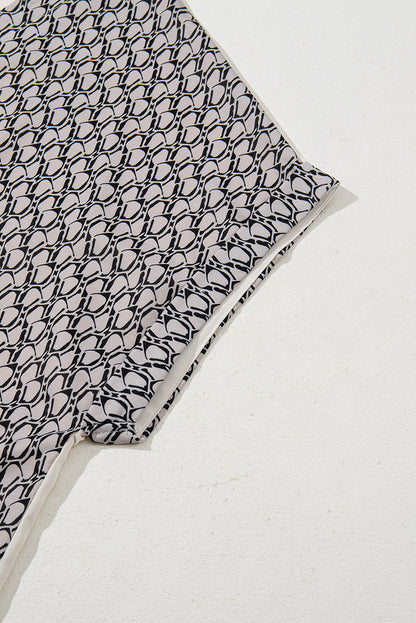 Haferflockenfarbenes Patchwork-Oberteil mit V-Ausschnitt und geometrischem Kontrastdruck in Übergröße