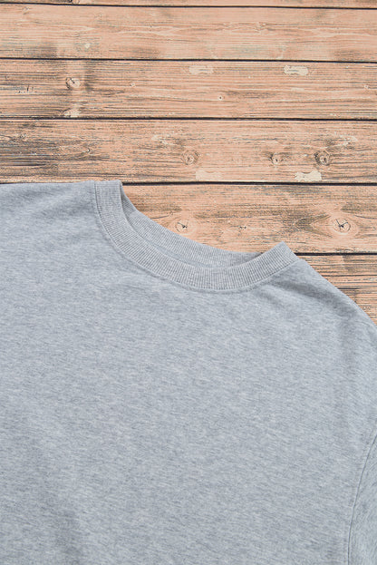 Hellgraues, schlichtes Sweatshirt mit Rundhalsausschnitt und überschnittener Schulter
