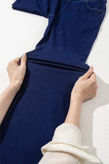 Dunkelblaue, einfarbige Schlagjeans mit gekreuzter High Waist