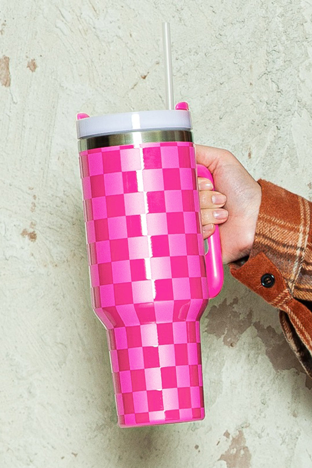 Edelstahlbecher mit Griff und Karomuster in leuchtendem Pink, 1,2 l