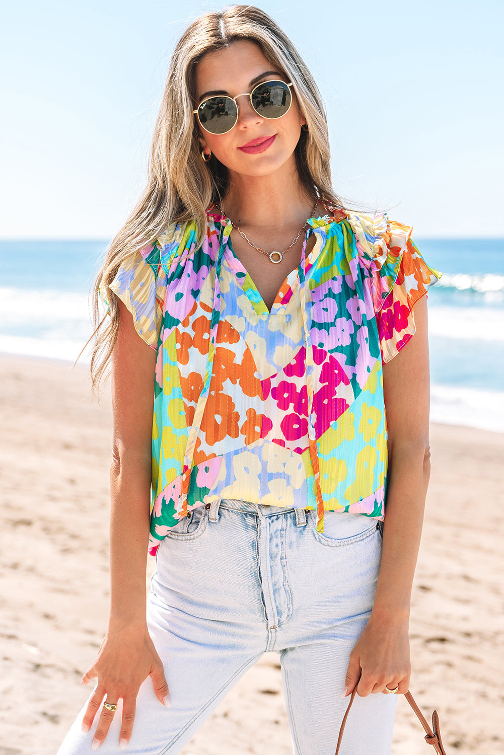 Mehrfarbige Bluse mit Leopardenmuster, Flatterärmeln und V-Ausschnitt in Knitteroptik