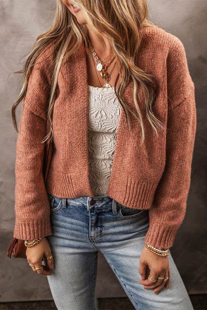 Kurzer Cardigan mit überschnittenen Schultern und offener Vorderseite in Hellbeige