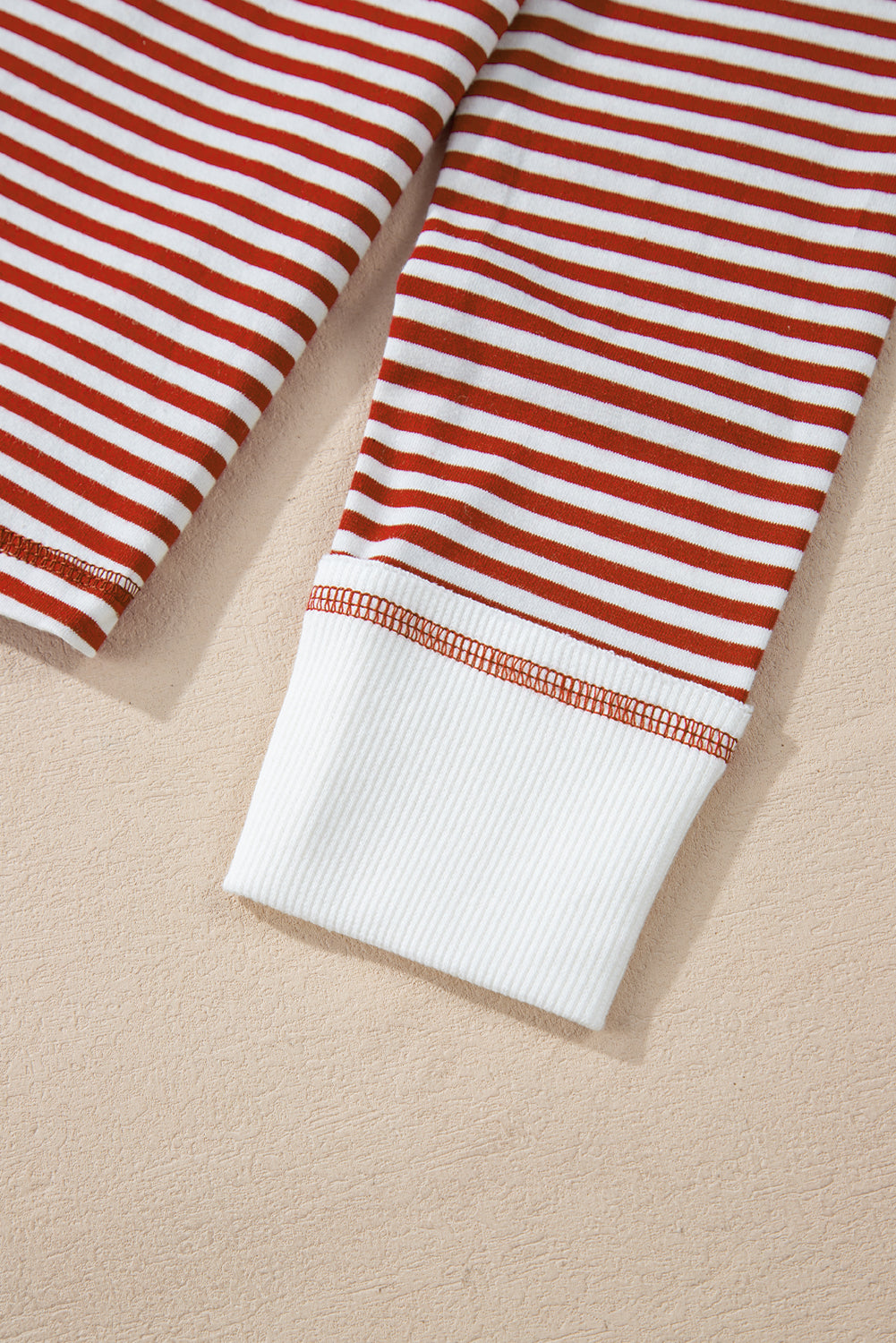 Lounge-Set mit rotem Streifenmuster, geknöpftem V-Ausschnitt und Hose mit geknoteter Taille