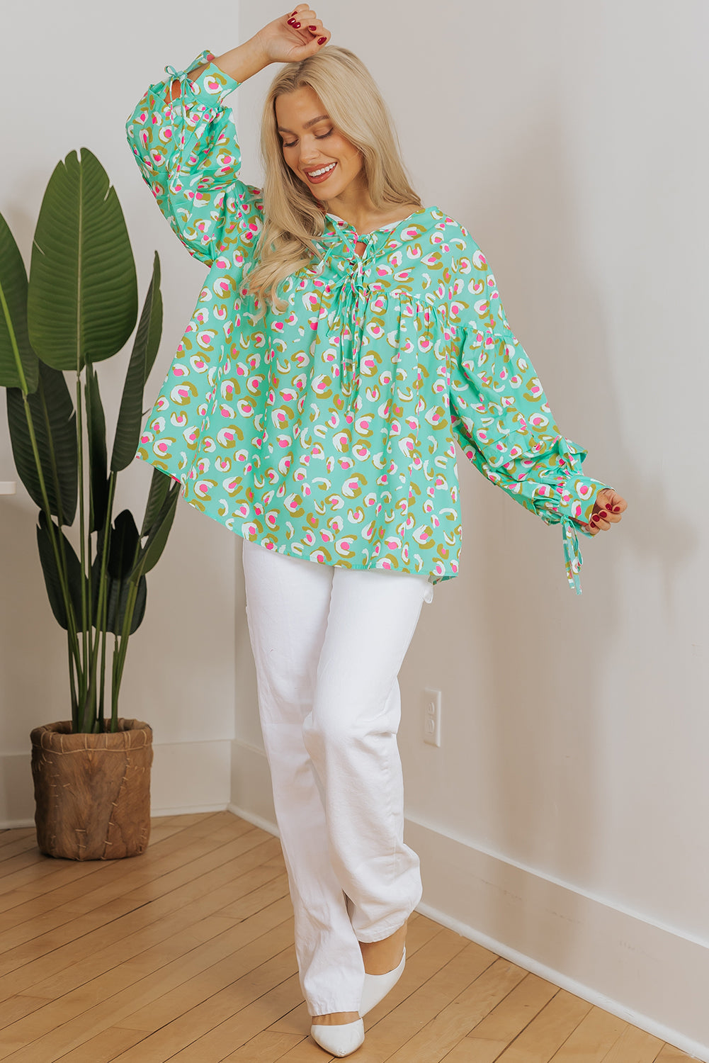 Grüne Babydoll-Bluse mit abstraktem Print und Schnürung und Laternenärmeln