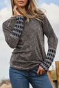 Graues, geripptes Langarm-Top mit Azteken-Patchwork