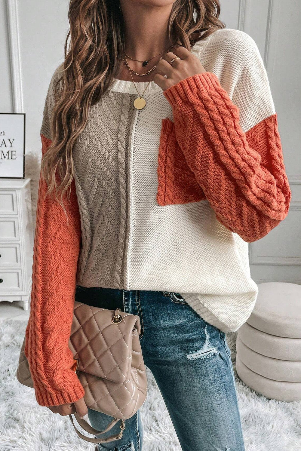 Pullover mit überschnittener Schulter und aufgesetzter Tasche in Colorblock-Optik in Gold Flame