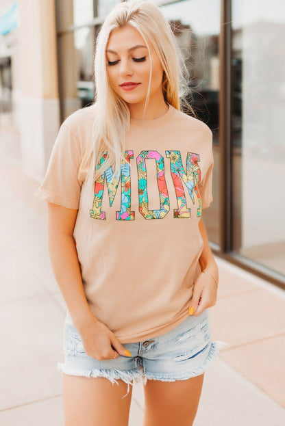 Khakifarbenes T-Shirt mit MOM-Blumenbuchstaben-Print