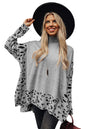 Grauer Oversize-Pullover mit Leopardenmuster und hohem Halsausschnitt und Seitenschlitz