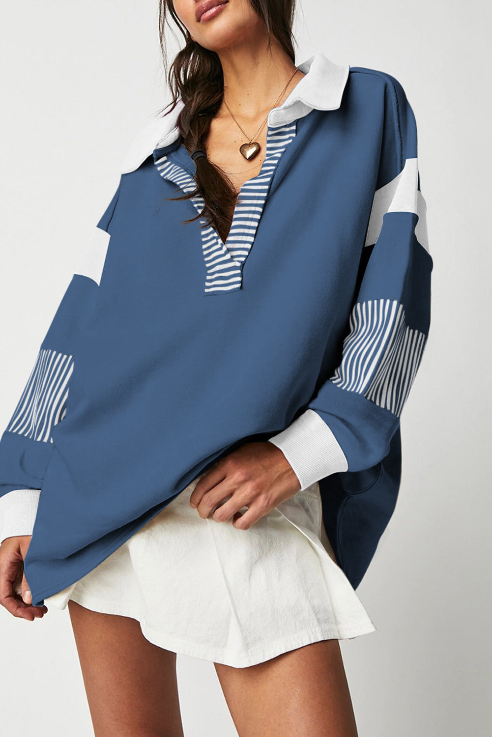 Segelblau gestreiftes Sweatshirt mit Colorblock-Patchwork-Kragen