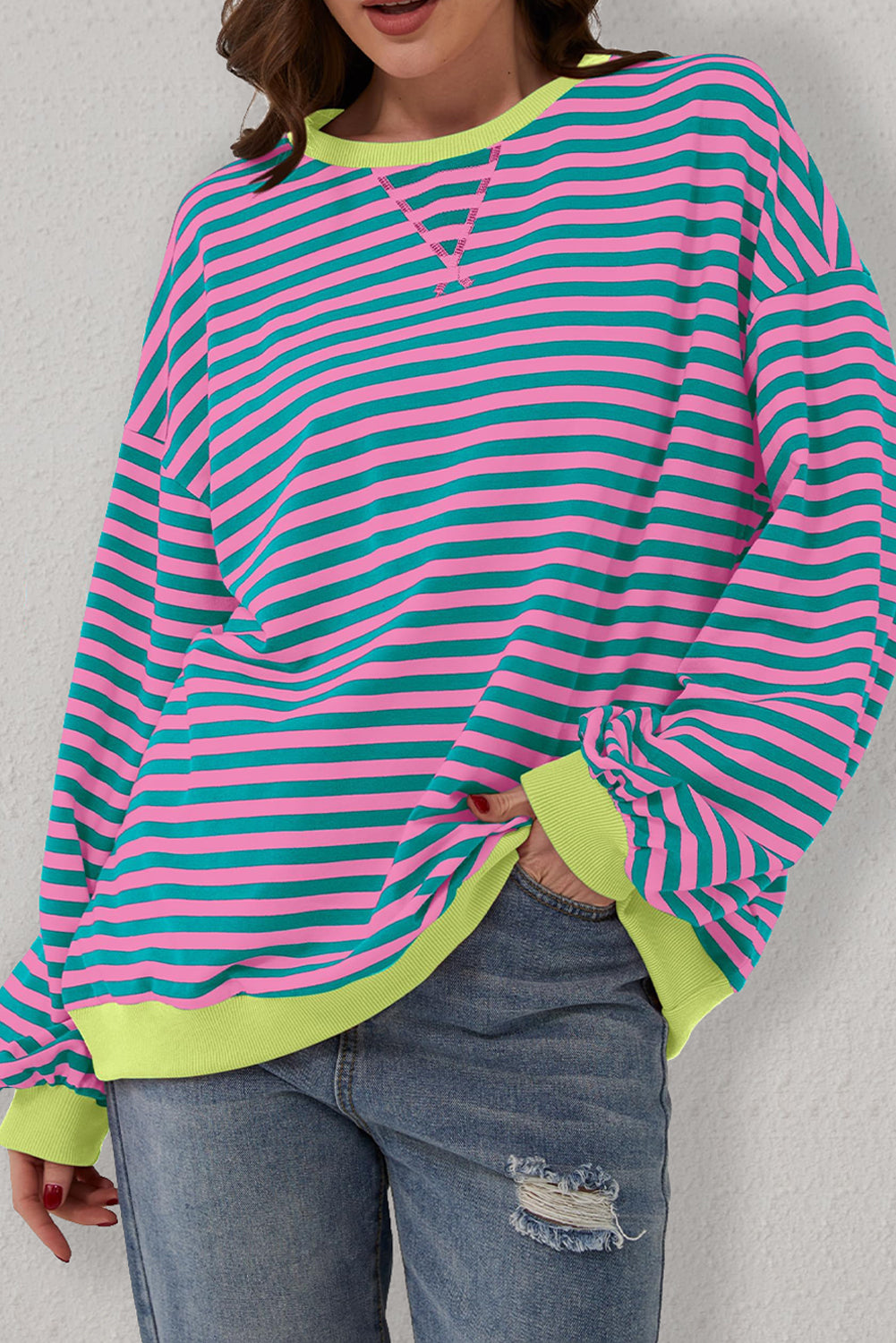 Übergroßes Pullover-Sweatshirt mit Kontrastbesatz und grünen Streifen