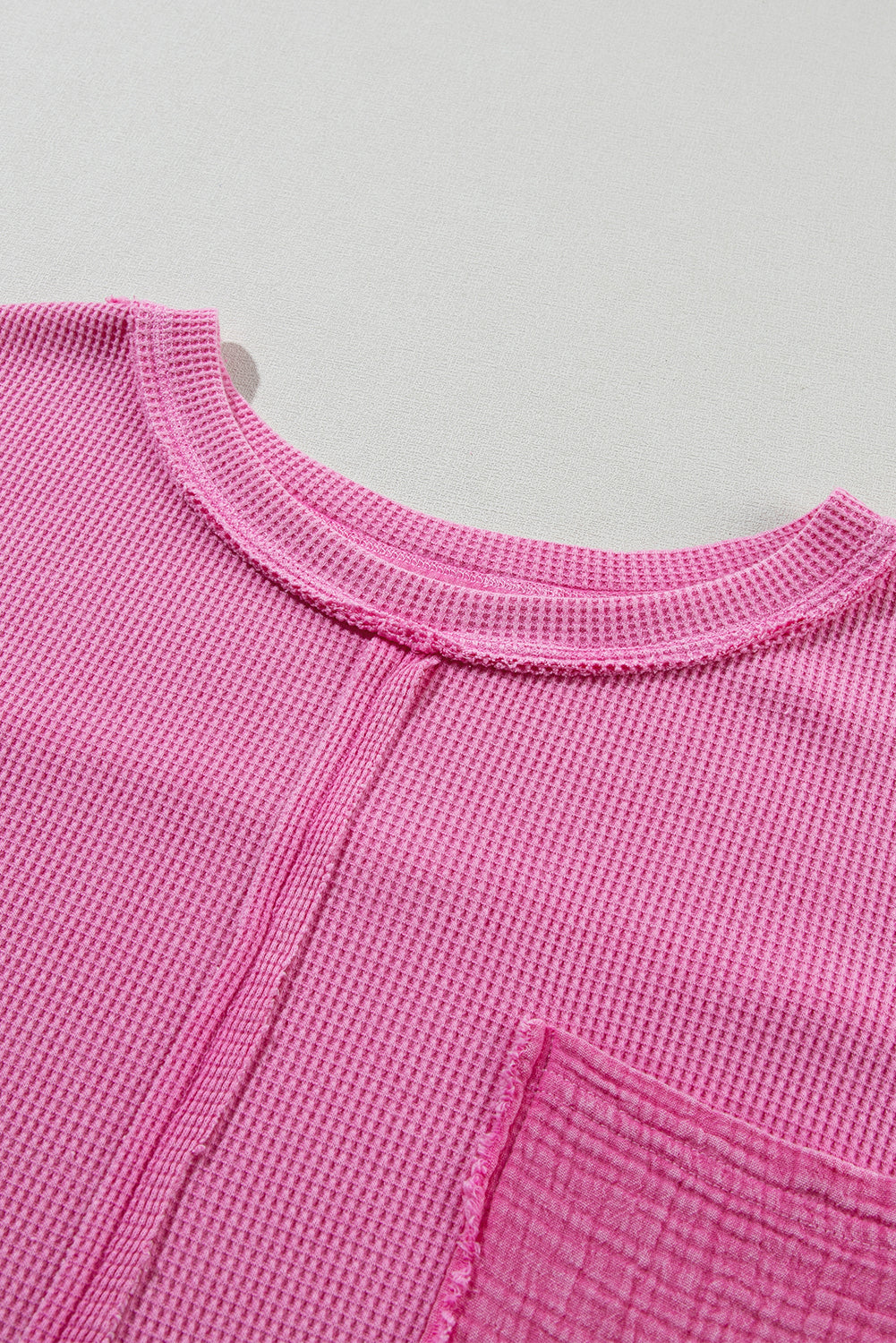 Übergroßes Oberteil mit Mineralwaschung und strukturierten Armreifen in leuchtendem Pink