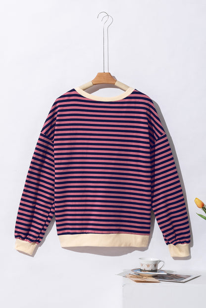 Oversize-Pullover mit rotem Streifenmuster und Kontrastbesatz