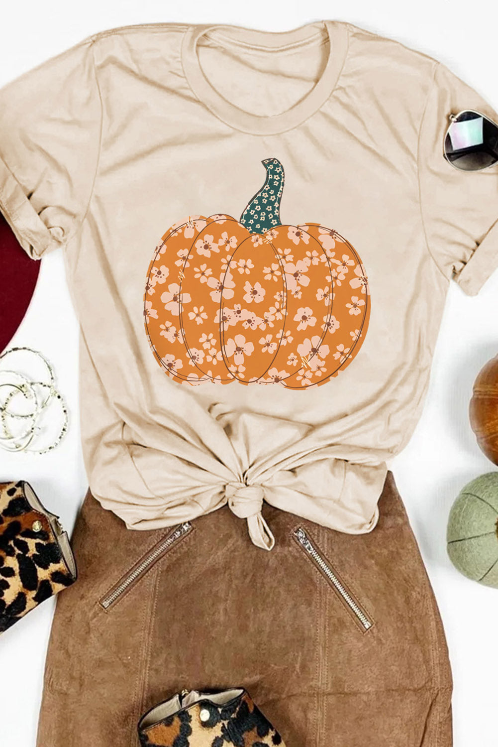 Khakifarbenes T-Shirt mit süßem Blumen- und Kürbis-Grafik
